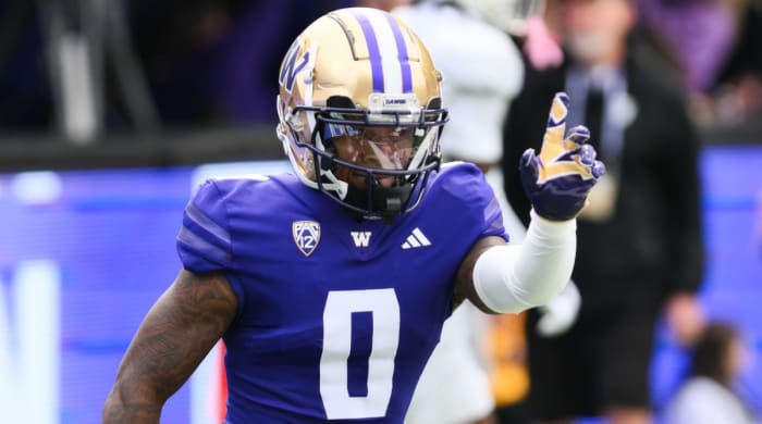 Washington Huskies wide receiver Giles Jackson (0) celebrates after scoring a touchdown against the Oregon Ducks during the first half at Alaska Airlines Field at Husky Stadium.